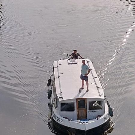 Zouw Hausboat Zakotven -Pouze Ubytovani ロウドニツェ・ナト・ラベム エクステリア 写真