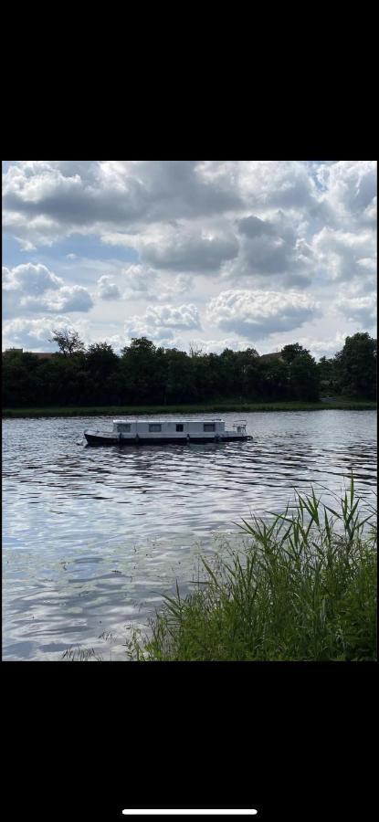Zouw Hausboat Zakotven -Pouze Ubytovani ロウドニツェ・ナト・ラベム エクステリア 写真