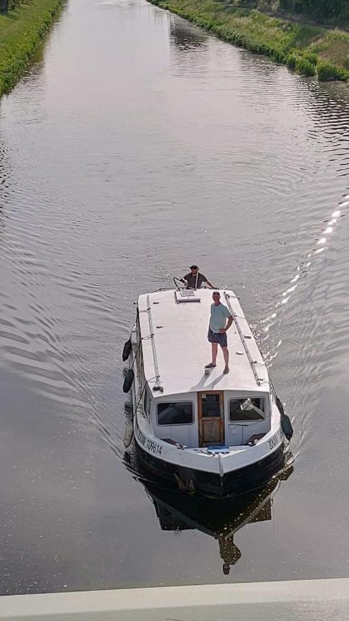 Zouw Hausboat Zakotven -Pouze Ubytovani ロウドニツェ・ナト・ラベム エクステリア 写真