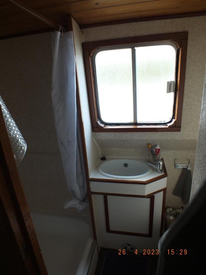 Zouw Hausboat Zakotven -Pouze Ubytovani ロウドニツェ・ナト・ラベム エクステリア 写真