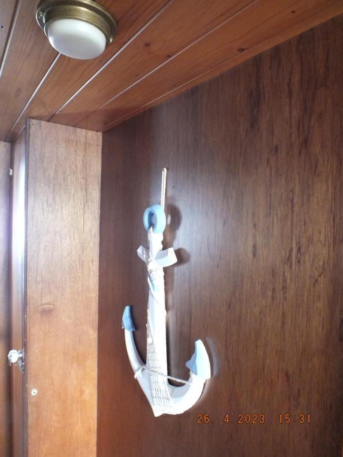 Zouw Hausboat Zakotven -Pouze Ubytovani ロウドニツェ・ナト・ラベム エクステリア 写真