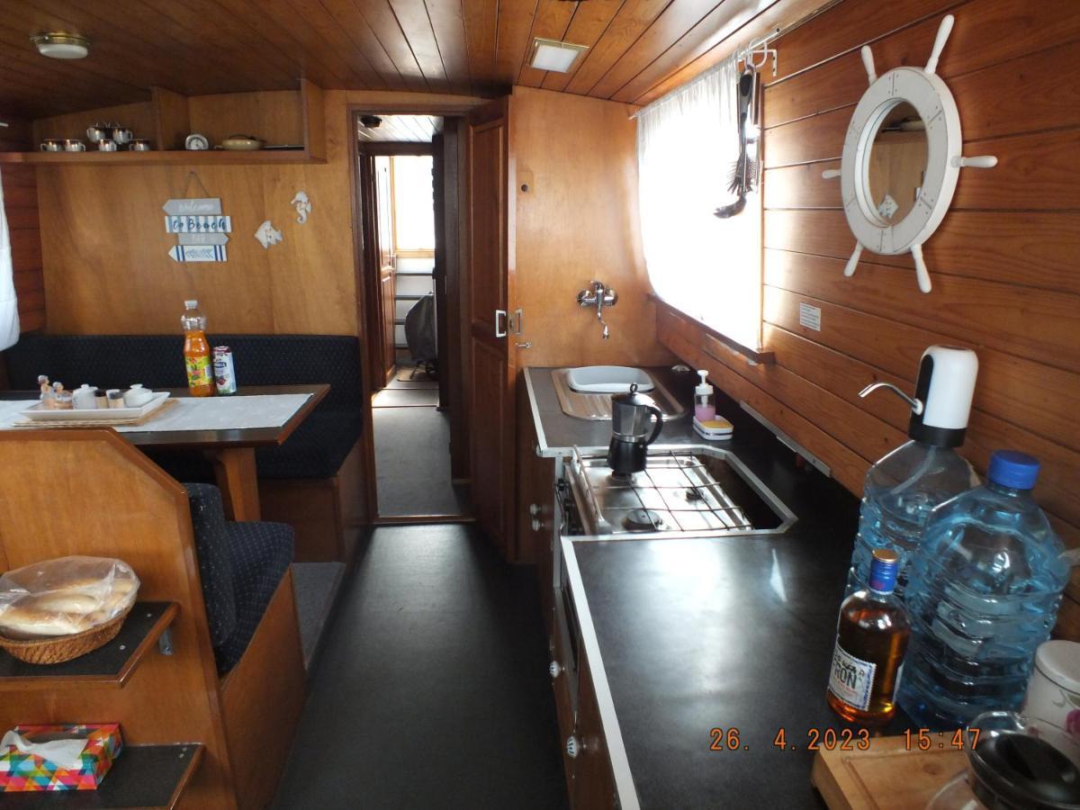 Zouw Hausboat Zakotven -Pouze Ubytovani ロウドニツェ・ナト・ラベム エクステリア 写真