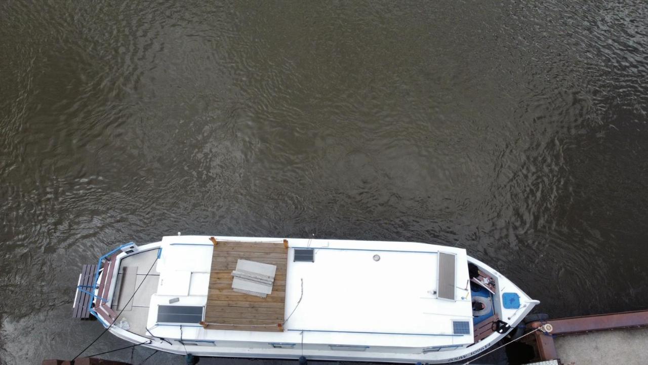 Zouw Hausboat Zakotven -Pouze Ubytovani ロウドニツェ・ナト・ラベム エクステリア 写真